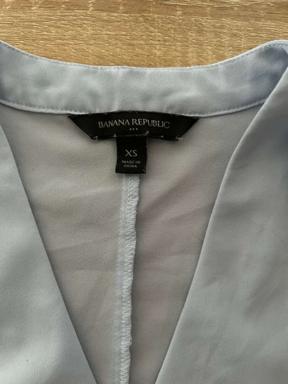 Banana Republic Light Blue V Neck Blouse XS Minimalist Office Top - Picture 9 of 10